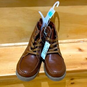 Brown Dress boots Children’s Place size 1
Brand New dress boots with tags